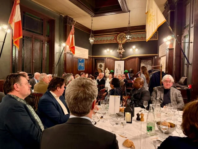 ✨ Jeudi soir au Rotary Paris Quai d’OrsayNous avons eu le plaisir d’accueillir Arnaud Le Clere, Directeur général de Perles d’Histoire, pour une conférence passionnante sur un sujet aussi original que stratégique :
👉 comment l’histoire et le patrimoine des entreprises peuvent devenir un véritable levier d’engagement et d’avenir.Dans un monde qui évolue vite, transmettre la mémoire, structurer les archives et valoriser l’identité d’une organisation devient une clé pour créer du sens et du lien.Les échanges ont été riches, attentifs, stimulants — fidèles à l’esprit de notre club.Un grand merci à Arnaud pour la qualité de son intervention, et à tous les membres et invités présents.#Rotary #Transmission #Patrimoine #Leadership #Paris