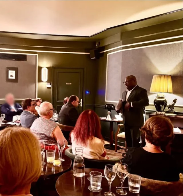 Une très belle soirée au Rotary Club Paris Quai d’Orsay ✨Autour d’un cocktail dînatoire, nous avons eu le plaisir d’écouter notre ami Julien Angwe-nze, membre du club et directeur de services à la Protection judiciaire de la jeunesse au ministère de la Justice.Julien nous a fait découvrir les missions de la PJJ et surtout le travail mené au quotidien pour accompagner, éduquer et favoriser l’insertion de jeunes confrontés à la justice.Un sujet passionnant, qui a suscité de nombreuses questions et des échanges particulièrement riches avec les membres du club.Au-delà de la fonction, nous avons découvert toute l’exigence et l’humanité d’un métier au service de la jeunesse. Un engagement qui force le respect.Merci Julien pour ce témoignage sincère et passionnant, et merci à tous pour la qualité des échanges de cette soirée !#Rotary #RotaryParisQuaiDOrsay #Jeunesse #Justice #ProtectionJudiciaireDeLaJeunesse #Engagement #InsertionRotary Club Budapest-Margitsziget Rotaract Club Paris Quai d'Orsay Rotary District 1660Rotary Club Milano Sud OvestRotary Club Torino Palazzo RealeRotary International