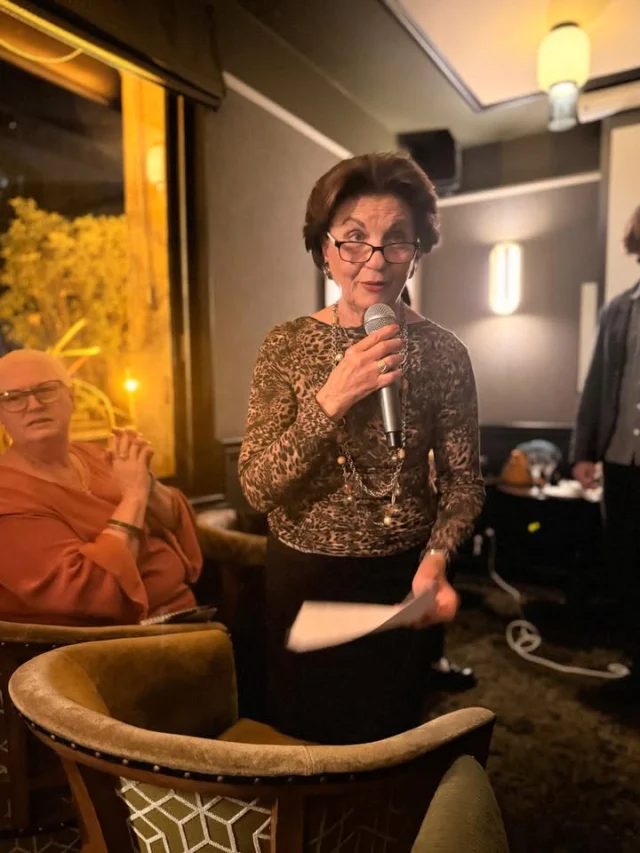 🎙️ Merci à toutes et tous d'être venus si nombreux à notre Jeudi Pro !Le Rotary Club Paris Quai d'Orsay a eu le plaisir d'accueillir Nizar Ouarti, Co-fondateur & PDG de Pixel Robotics, pour une soirée consacrée à l'IA en entreprise : comment elle transforme déjà les organisations, les métiers et les modes de décision.Quel est le prochain grand système au délà des LLM. Des échanges riches, dans une ambiance conviviale, autour d'un cocktail dînatoire.Un grand merci à notre intervenant et à vous tous pour cette belle soirée. Rendez-vous très bientôt pour le prochain événement ! 📸